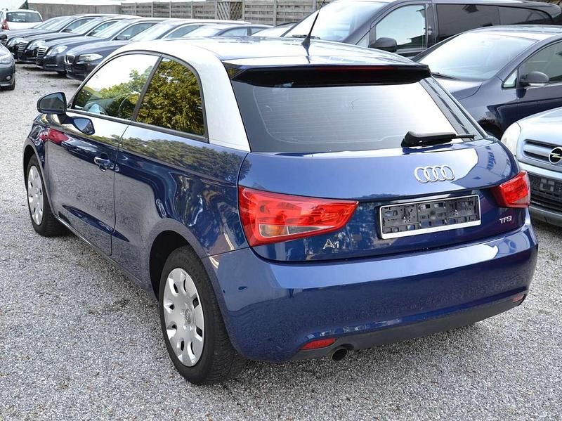 Gebraucht Audi A1 Attraction 86 PS (63 kW) 2013 Scubablau metallic Kleinwagen