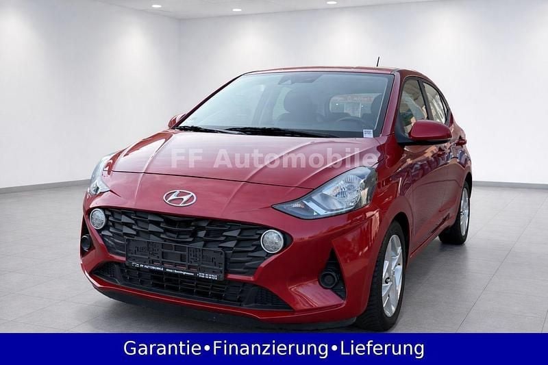 Gebraucht Hyundai i10 Trend 67 PS (49 kW) 2022 Dragon red / met Kleinwagen