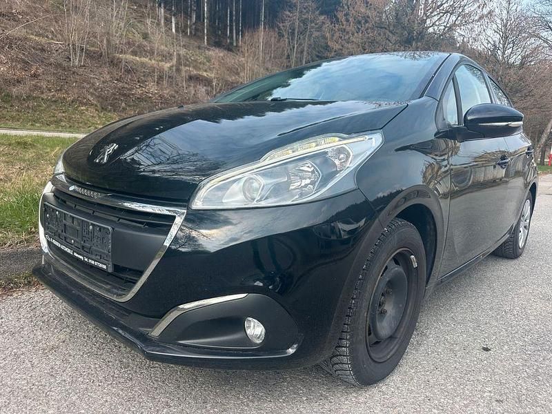 Gebraucht Peugeot 208 Active 82 PS (60 kW) 2017 Schwarz Kleinwagen