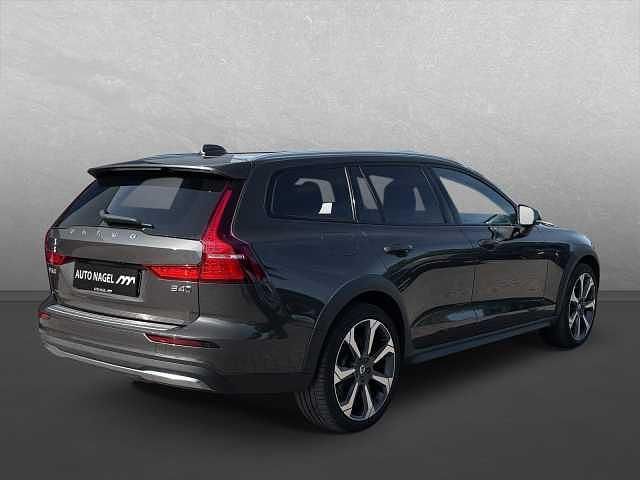 Gebraucht Volvo V60 CC 145 PS (106 kW) 2022 Kombi