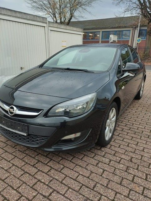 Schwarz Gebraucht 2015 Opel Astra Design Edition Limousine | 5.390 € - Bild 1/4
