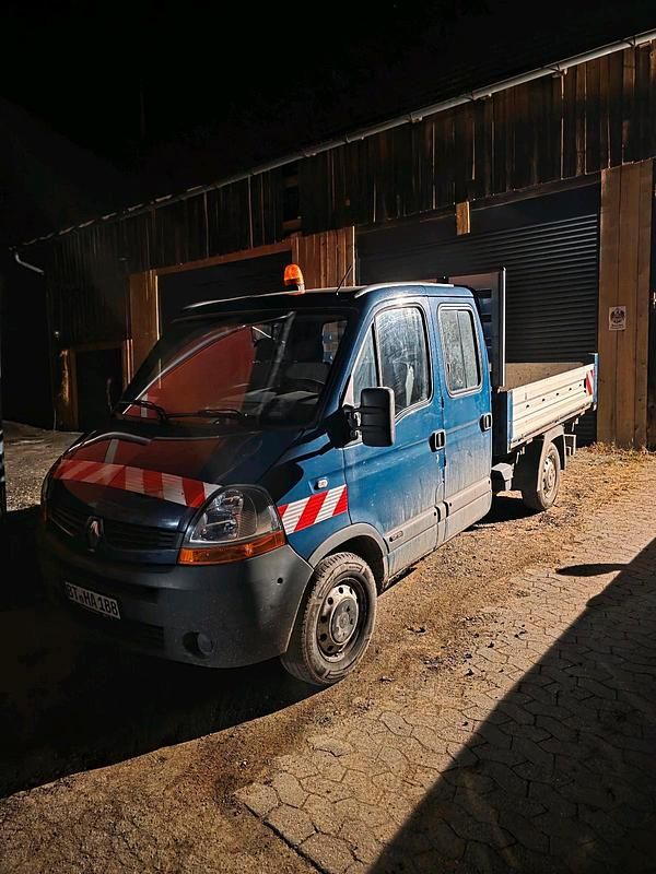 Gebraucht Renault Master 120 PS (88 kW) 2010 Grün Limousine