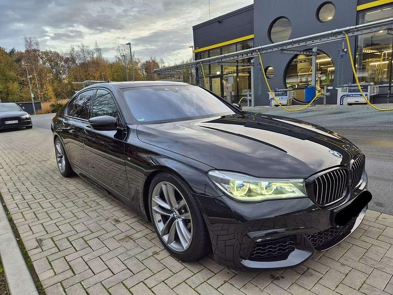 Second-hand BMW 750 449 CP (330 kW) 2016 Berlinǎ
