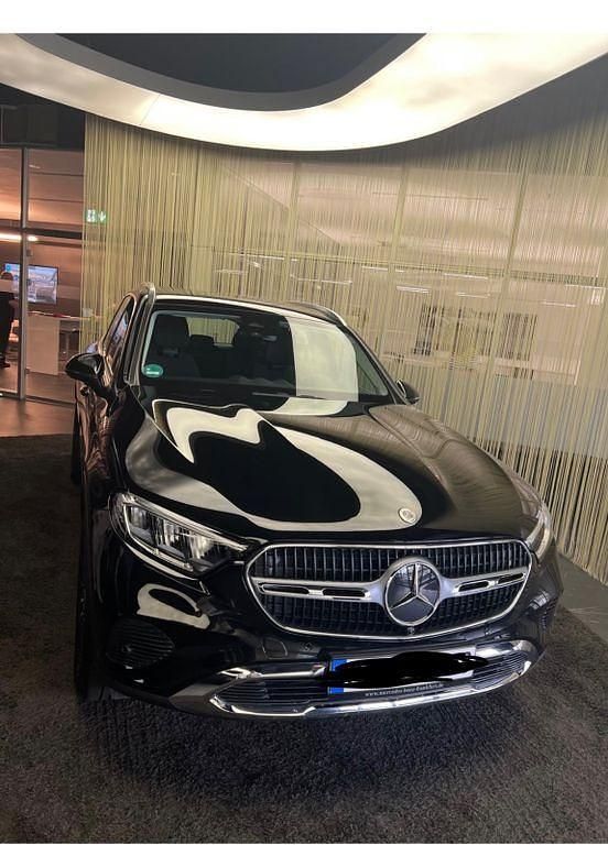 Gebraucht Mercedes GLC220 197 PS (144 kW) 2024 Schwarz SUV