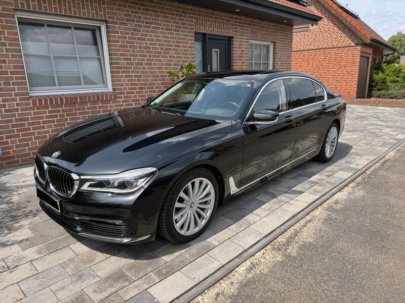 Schwarz Gebraucht 2018 BMW 750L Sport Line Limousine | 39.999 € (Guter Preis) - Bild 1/4