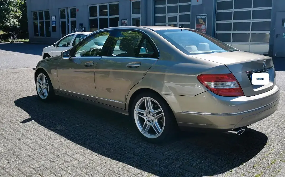 Gebraucht Mercedes 250 204 PS (150 kW) 2010 Gelb Limousine