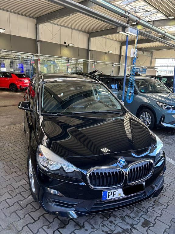 Schwarz Gebraucht 2019 BMW 218 Gran Tourer Advantage Van / Kleinbus | 17.900 € (Fairer Preis) - Bild 1/4