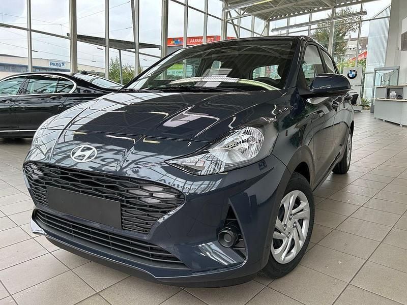 Grau Neu 2025 Hyundai i10 Kleinwagen | 16.990 € (Guter Preis) - Bild 1/4
