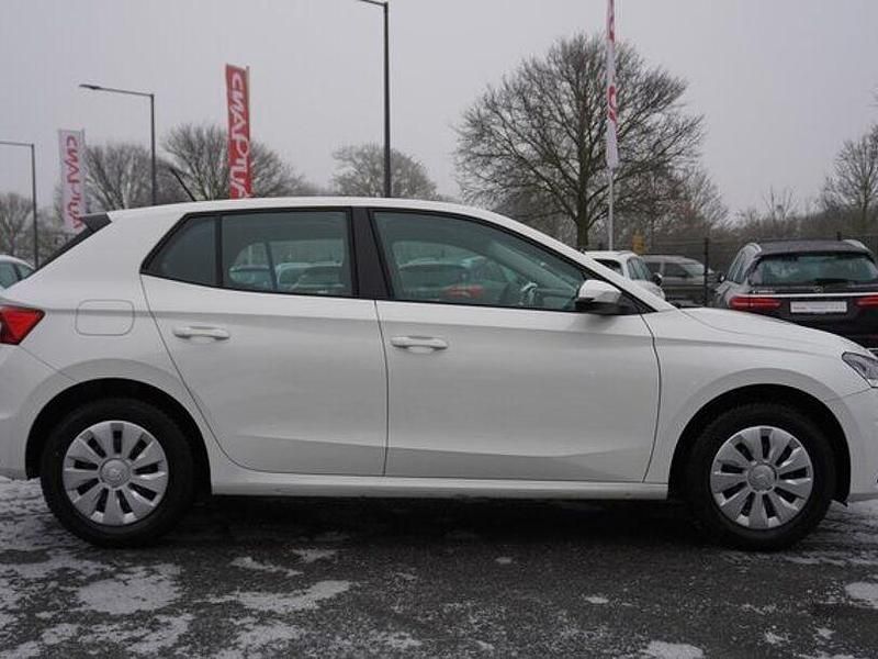 Gebraucht Skoda Fabia 80 PS (58 kW) 2022 Candyweiß Kleinwagen