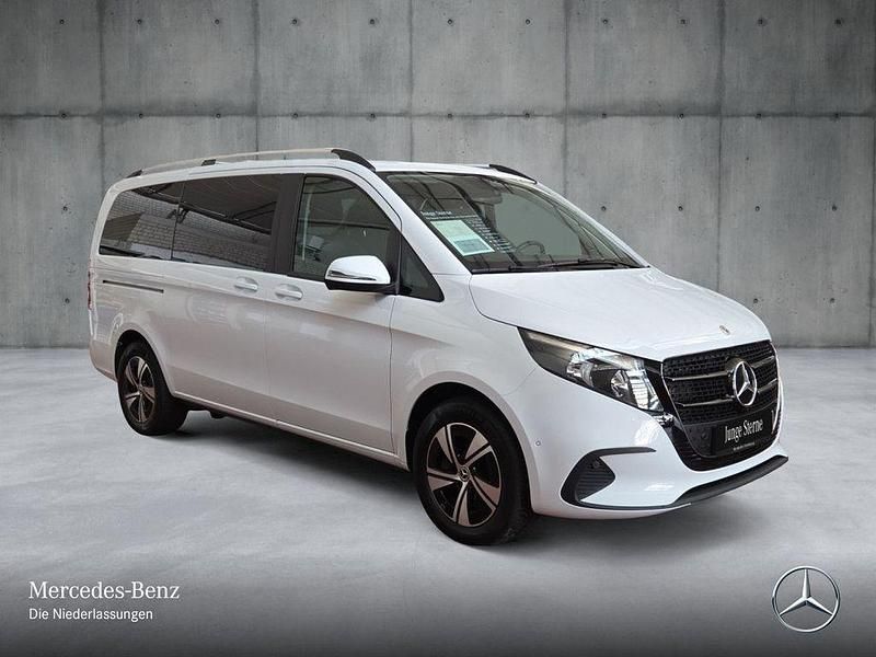 Gebraucht Mercedes V220 163 PS (119 kW) 2024 Weiß Van / Kleinbus