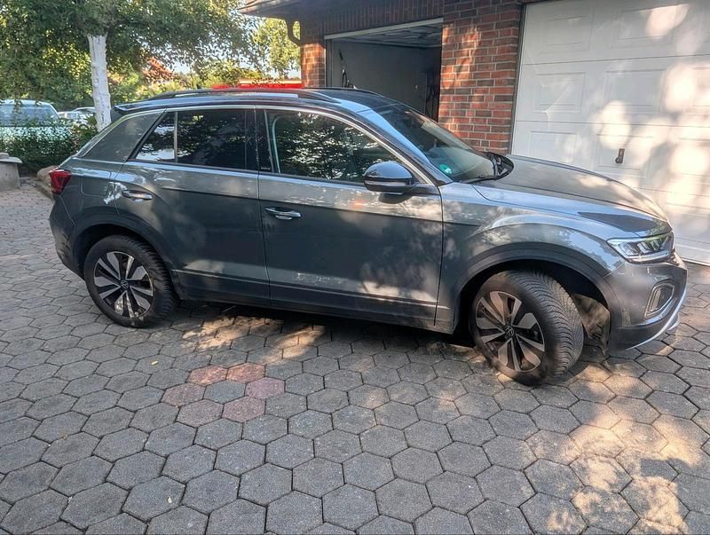 Grau Gebraucht 2023 VW T-Roc SUV | 25.400 € (Guter Preis) - Bild 1/4
