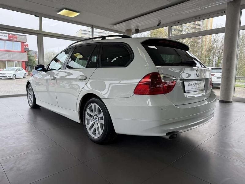 Gebraucht BMW 318 143 PS (105 kW) 2008 Alpinweiss (weiß) Kombi
