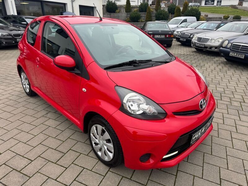 Rot Gebraucht 2013 Toyota Aygo Cool Kleinwagen | 3.990 € (Fairer Preis) - Bild 1/4
