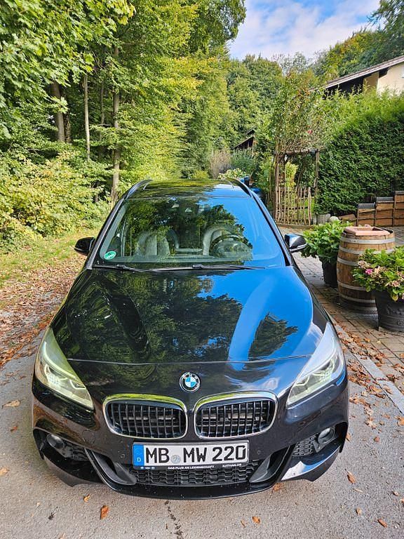 Schwarz Gebraucht 2016 BMW 220 M Sport Van / Kleinbus | 12.999 € (Guter Preis) - Bild 1/4