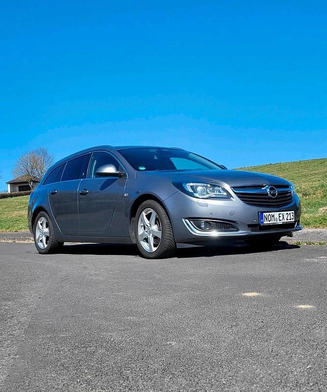 Grau Gebraucht 2016 Opel Insignia Kombi | 5.500 € (Guter Preis) - Bild 1/4