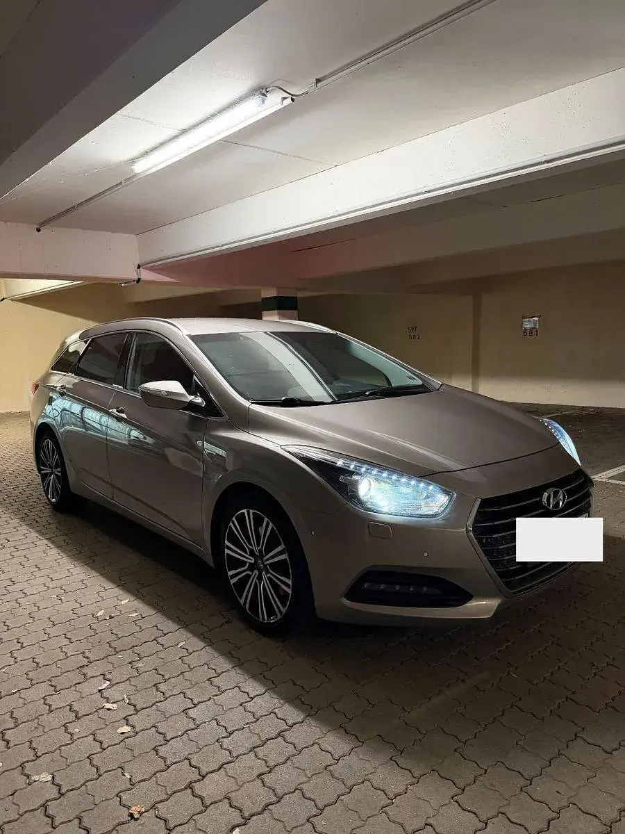 Gebraucht Hyundai i40 Premium 141 PS (103 kW) 2017 Beige Kombi
