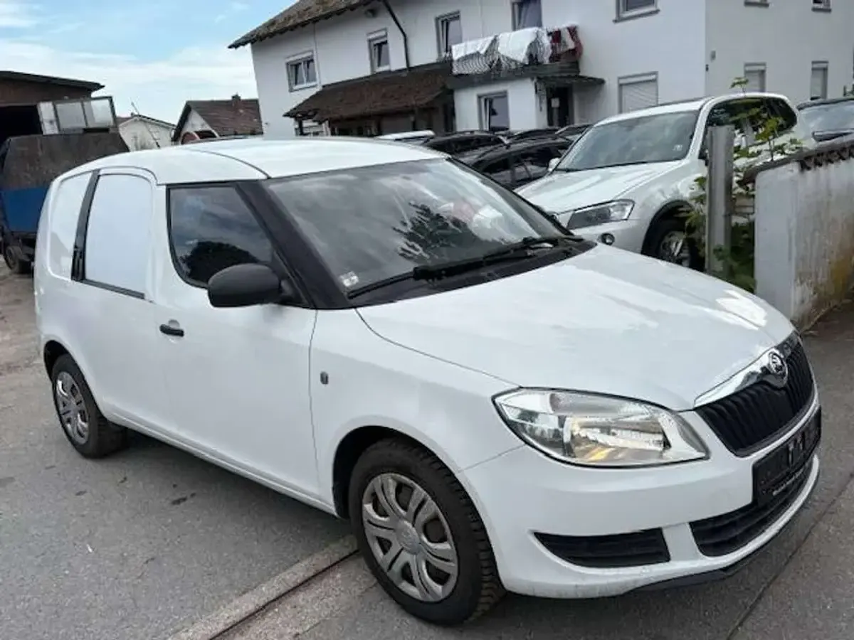 Gebraucht Skoda Roomster 86 PS (63 kW) 2014 Candyweiss Van / Kleinbus
