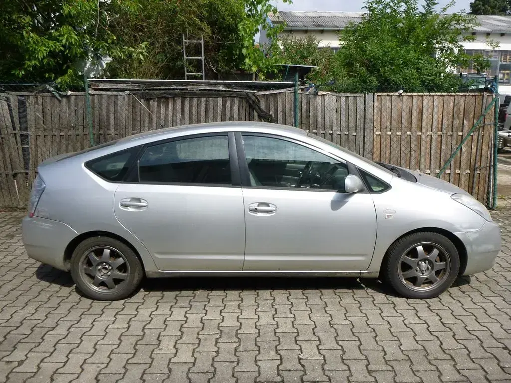 Gebraucht Toyota Prius Sol 77 PS (56 kW) 2005 Silber Kleinwagen