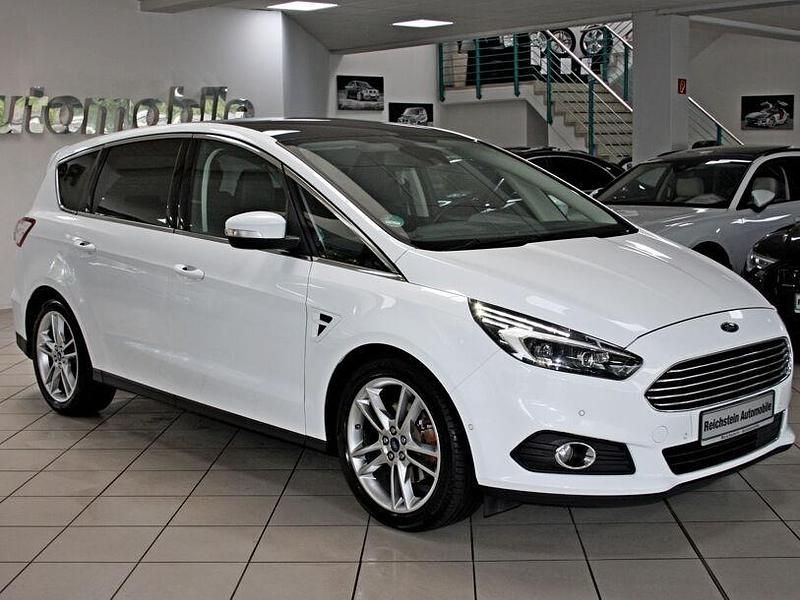 Gebraucht Ford S-MAX Titanium 241 PS (177 kW) 2017 Frostweiss Van / Kleinbus