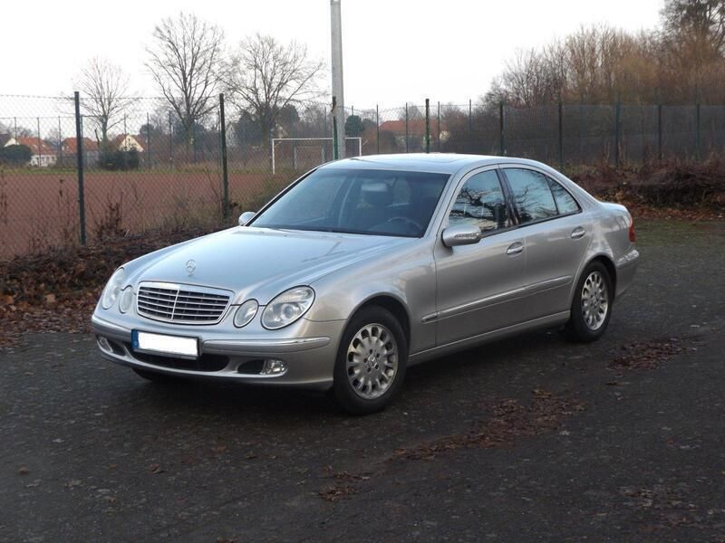 Silber Gebraucht 2002 Mercedes E240 Limousine | 4.300 € (Teuer) - Bild 1/4