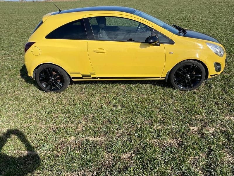 Gebraucht Opel Corsa Color Edition 87 PS (63 kW) 2011 Gelb Kleinwagen