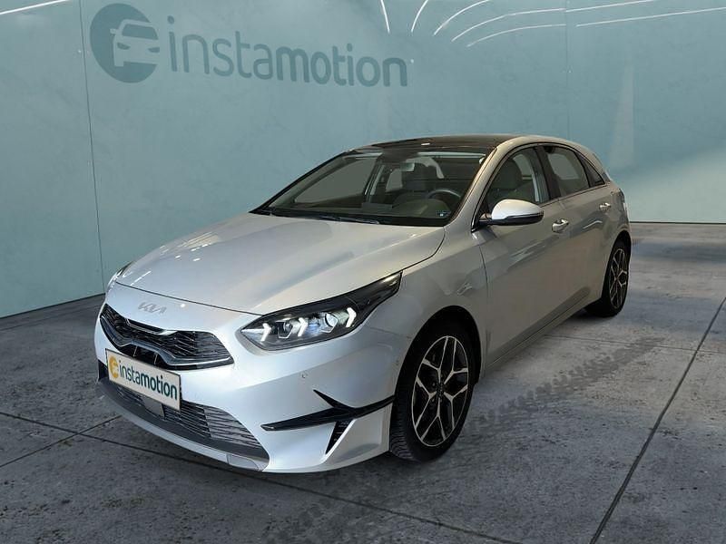 Silber Gebraucht 2023 Kia Ceed Spirit Kleinwagen | 26.249 € - Bild 1/4