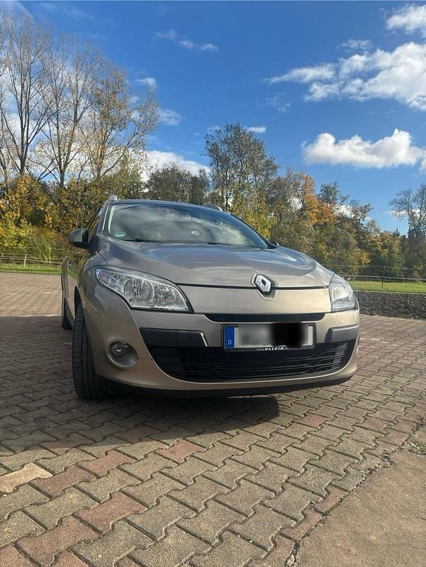 Gold Gebraucht 2010 Renault Mégane GrandTour Expression Kombi | 3.950 € (Fairer Preis) - Bild 1/4