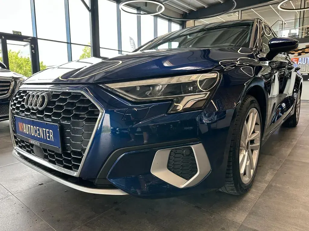 Gebraucht Audi A3 Ambiente 150 PS (110 kW) 2023 Blau Limousine