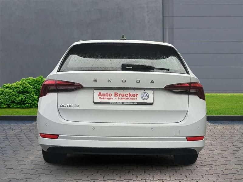 Gebraucht Skoda Octavia Ambition 150 PS (110 kW) 2022 Weiss Kombi