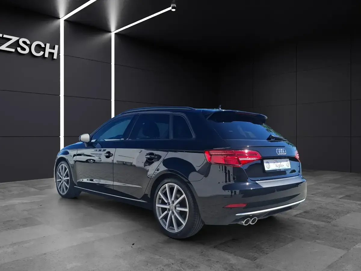 Gebraucht Audi A3 Sport 150 PS (110 kW) 2019 Mythosschwarz metallic Limousine