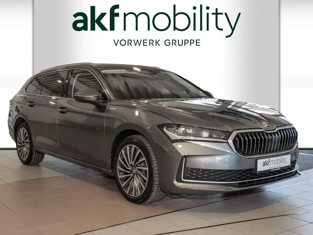 Gebraucht Skoda Superb LAURIN & KLEMENT 150 PS (110 kW) 2025 Grau Limousine