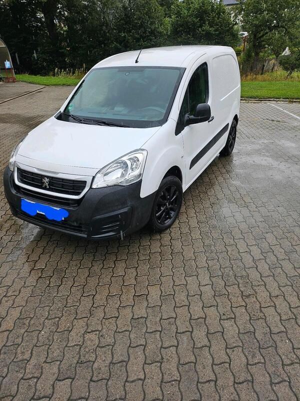 Weiß Gebraucht 2018 Peugeot Partner Van / Kleinbus | 10.600 € (Fairer Preis) - Bild 1/4
