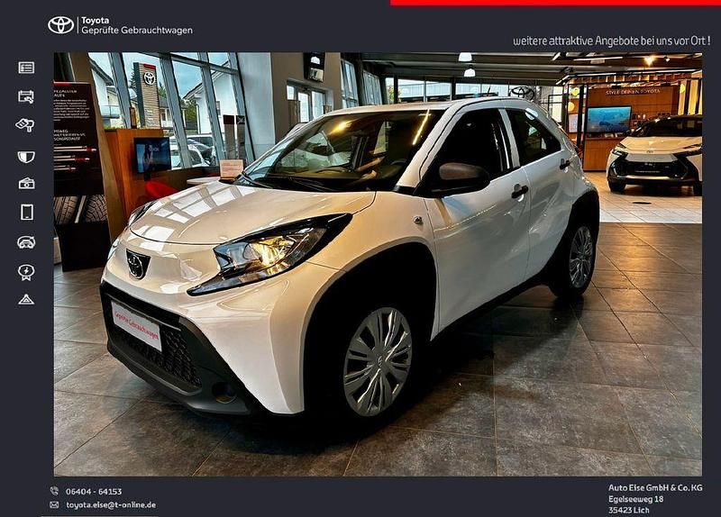 Weiß Gebraucht 2023 Toyota Aygo Play Kleinwagen | 12.890 € (Guter Preis) - Bild 1/3