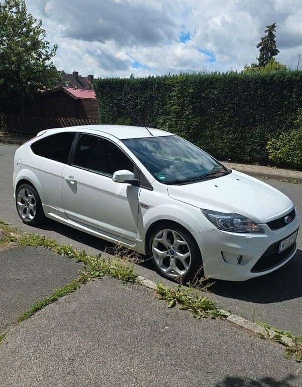 Gebraucht Ford Focus ST 226 PS (166 kW) 2010 Weiß Limousine