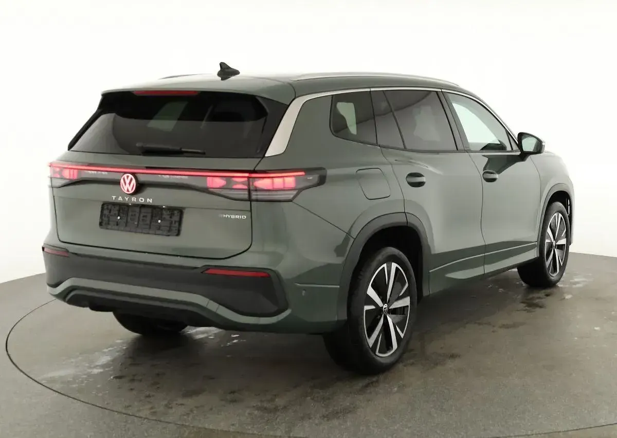 Neu VW Tayron Life 204 PS (150 kW) 2025 Cipressino grün metallic SUV