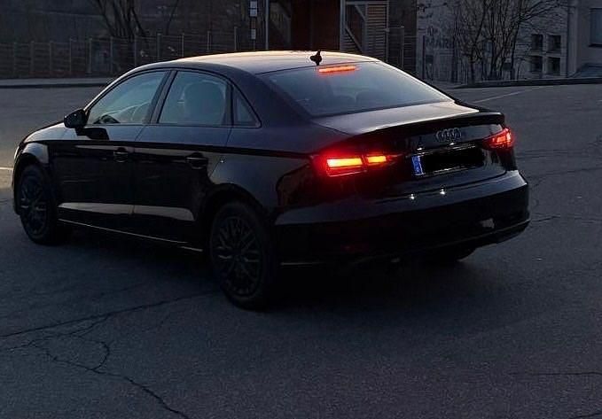 Gebraucht Audi A3 Design 116 PS (85 kW) 2018 Schwarz Limousine