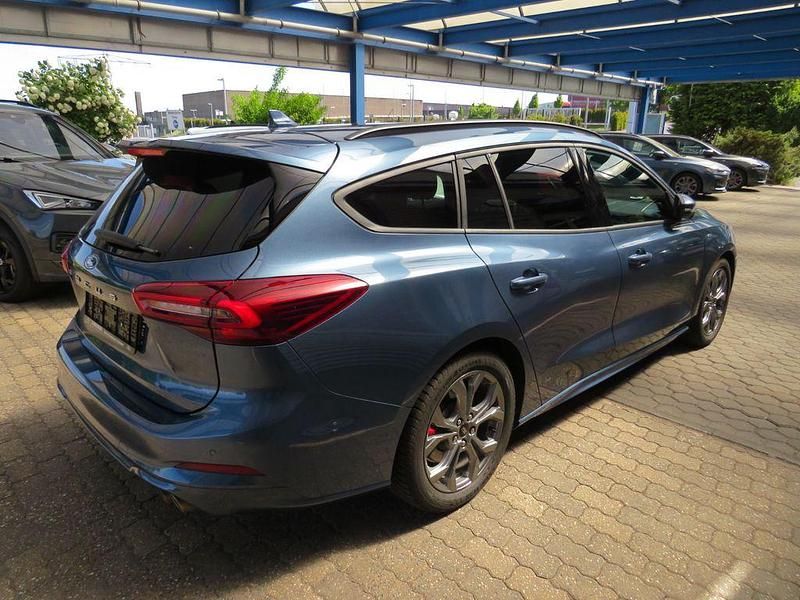 Gebraucht Ford Focus ST-Line X 155 PS (114 kW) 2024 Blau Limousine