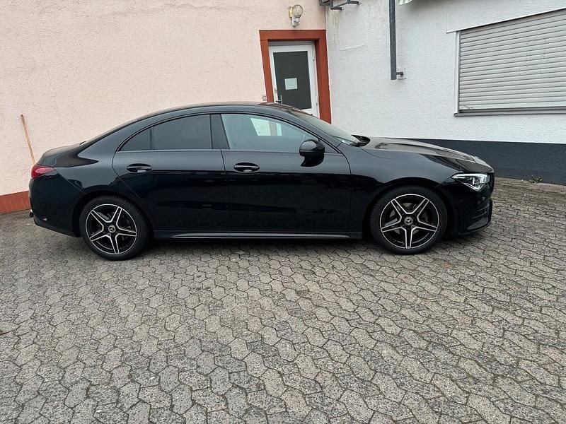 Schwarz Gebraucht 2021 Mercedes CLA200 Coupé | 29.600 € (Fairer Preis) - Bild 1/4