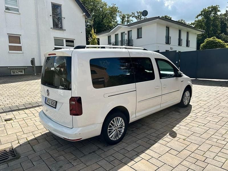 Używany VW Caddy Maxi Highline 102 KM (75 kW) 2018 Biały Minivan