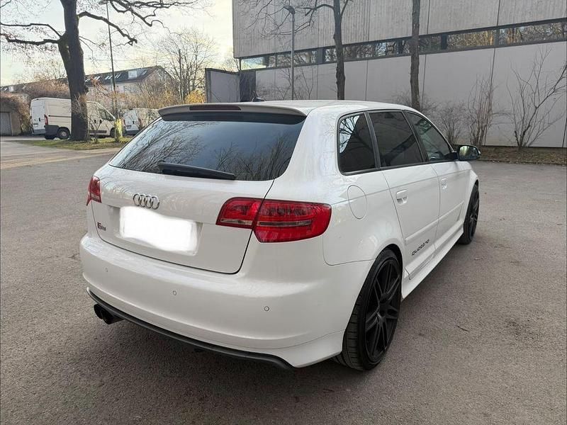 Gebraucht Audi S3 Sport 265 PS (194 kW) 2012 Weiß Kleinwagen