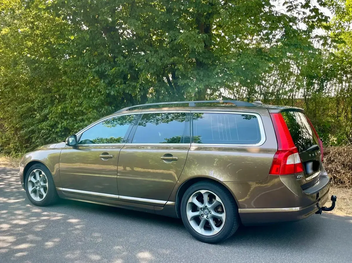 Gebraucht Volvo V70 114 PS (83 kW) 2013 Braun Kombi