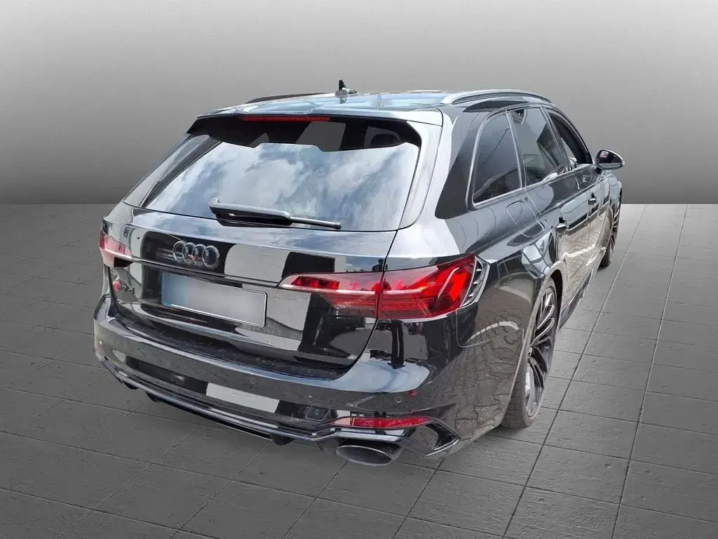 Gebraucht Audi RS4 Design 450 PS (330 kW) 2024 Mythosschwarz metallic Kombi
