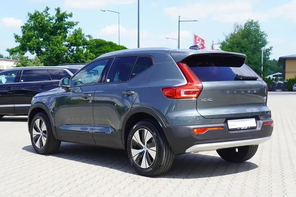 Neu Volvo XC40 Core 163 PS (119 kW) 2026 Forestlakemet. SUV
