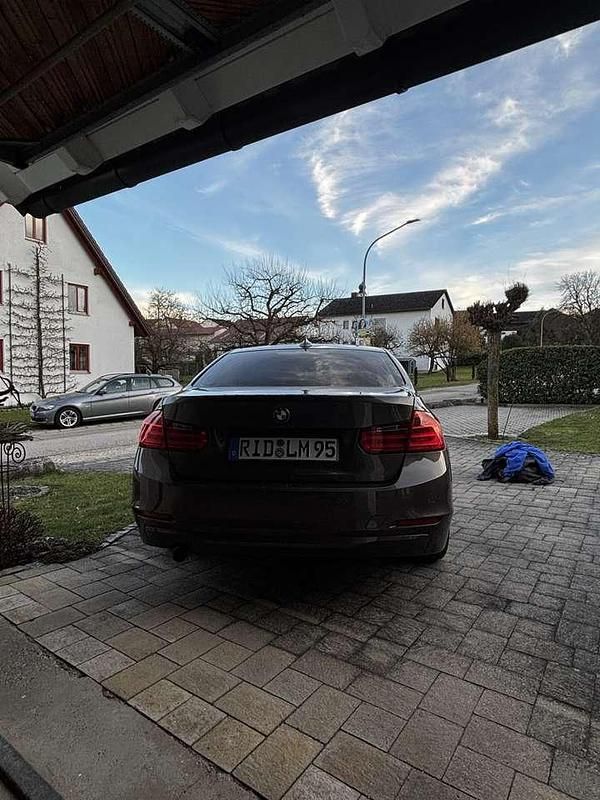 Gebraucht BMW 318 143 PS (105 kW) 2012 Limousine