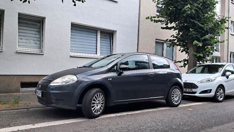 Grau Gebraucht 2009 Fiat Grande Punto Active Kleinwagen | 1.990 € (Superpreis) - Bild 1/4