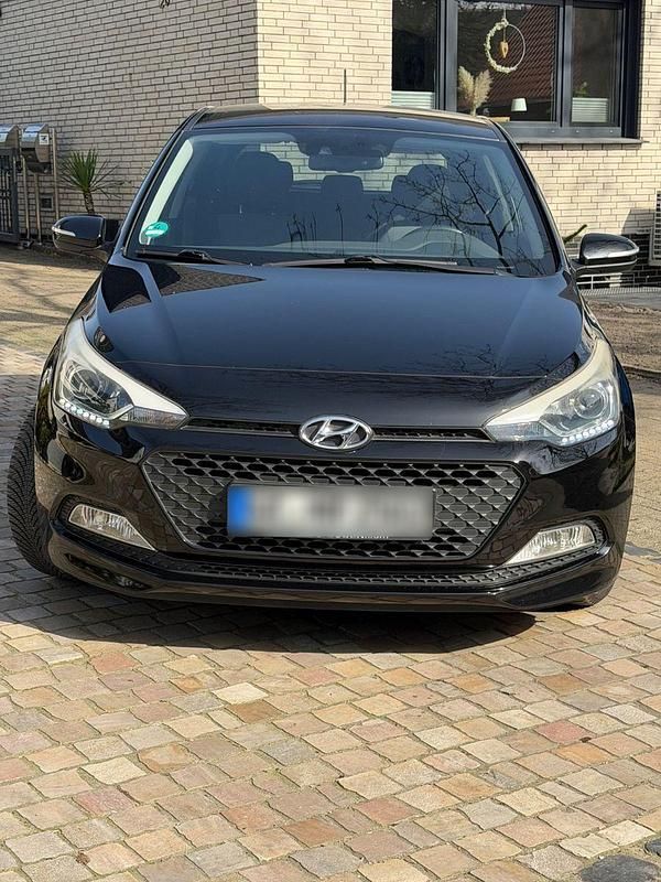 Gebraucht Hyundai i20 YES! 84 PS (61 kW) 2015 Schwarz Kleinwagen