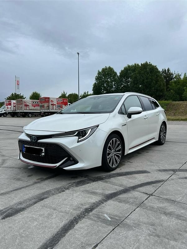 Weiß Gebraucht 2021 Toyota Corolla Team Kombi | 21.490 € (Guter Preis) - Bild 1/4