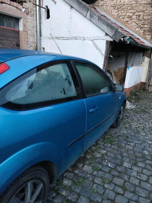 Gebraucht Ford Focus 101 PS (74 kW) 2005 Blau Kleinwagen