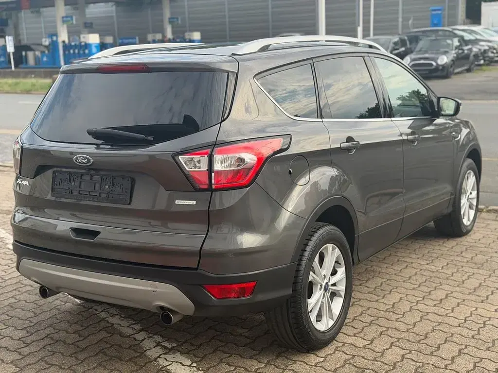 Gebraucht Ford Kuga Titanium 150 PS (110 kW) 2017 Grau SUV