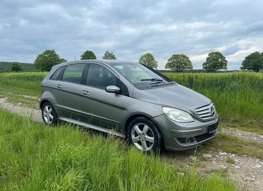Używany Mercedes B200 140 KM (102 kW) 2005 Szary Minivan